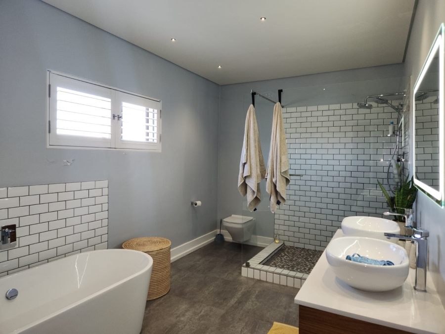5 Bedroom Property for Sale in Somerton Estate Free State